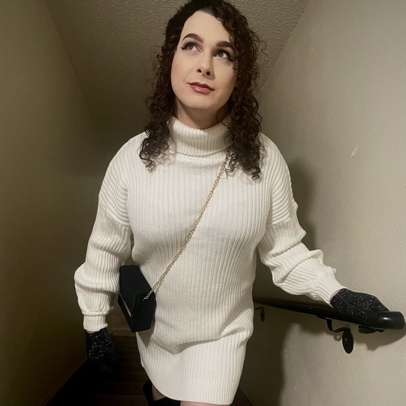 Meet your Posher, Cory/Corra - Picture 7 of 8